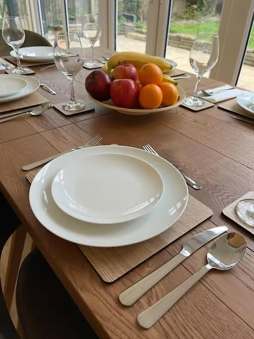 Cosy & Comfortable 3 Bed House, Office & Driveway Londen Vakantiehuis